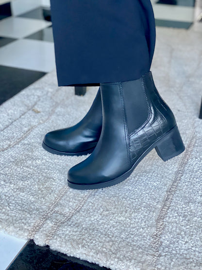 Camilla : Bottines femme cuir noir serpent