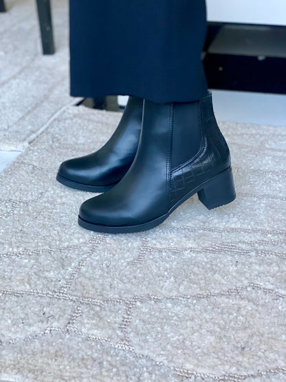 Camilla : Bottines femme cuir noir serpent