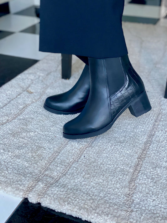 Camilla : Bottines femme cuir noir serpent